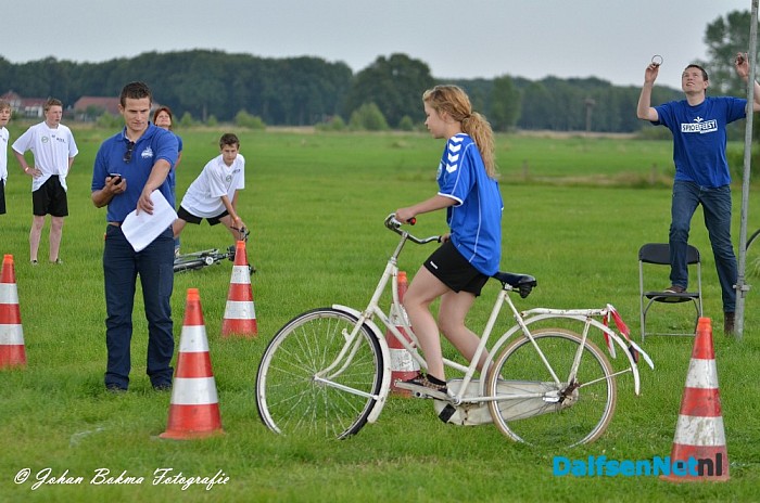 Teams strijden tegen elkaar bij Sproeifeest - Foto: Johan Bokma