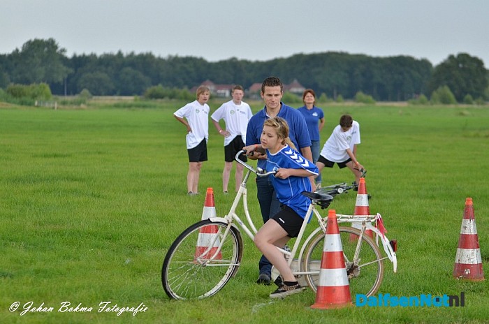 Teams strijden tegen elkaar bij Sproeifeest - Foto: Johan Bokma