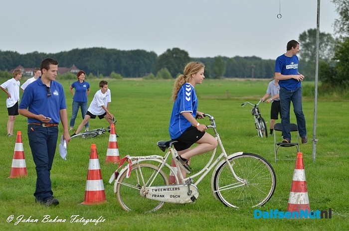 Teams strijden tegen elkaar bij Sproeifeest - Foto: Johan Bokma