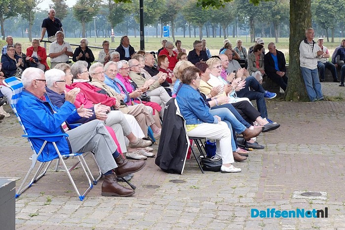 foto’s van optreden Stuwzangers 2e blauwe bogendag