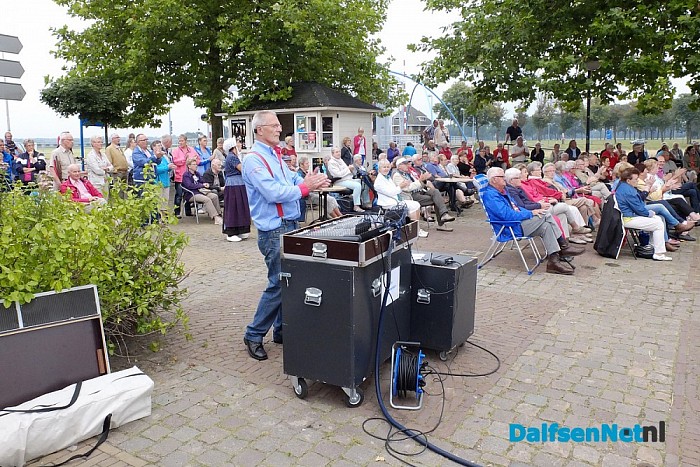 foto’s van optreden Stuwzangers 2e blauwe bogendag