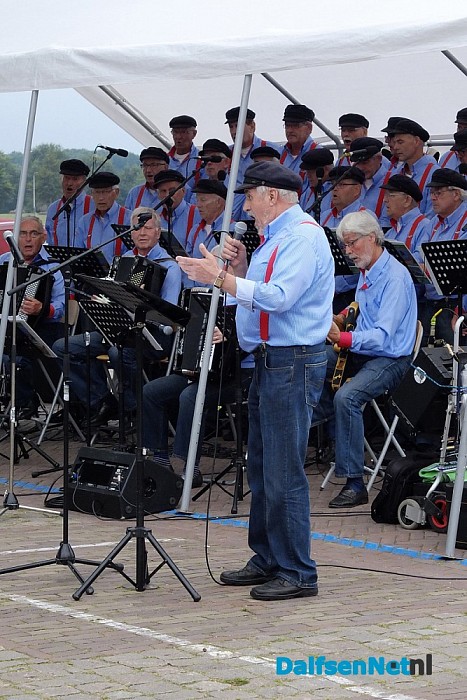 foto’s van optreden Stuwzangers 2e blauwe bogendag