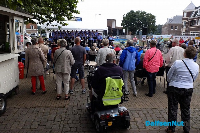 foto’s van optreden Stuwzangers 2e blauwe bogendag