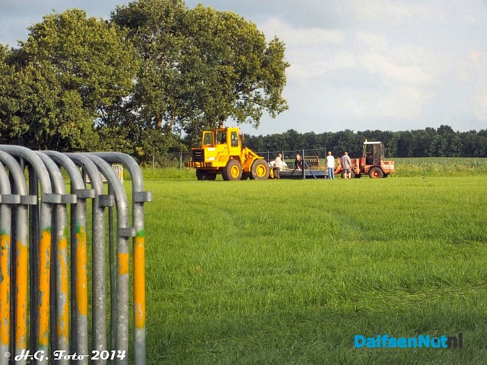 Voorbereidingen Auto rodeo in volle gang.