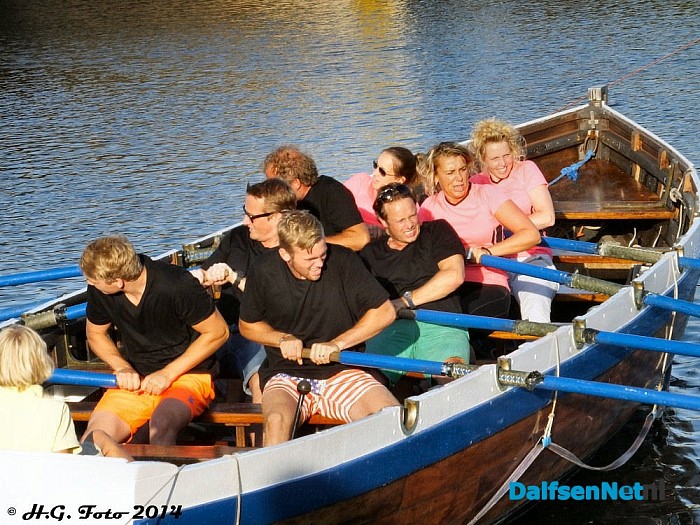 Bungee roeien aan de kade. - Foto: H.G. Foto