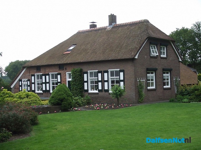 Meer mooie boerderijen nabij dorp Dalfsen (met Update)