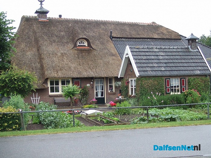 Meer mooie boerderijen nabij dorp Dalfsen (met Update)