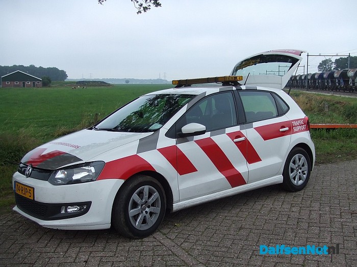 Werkzaamheden aan het spoor met groot materieel.