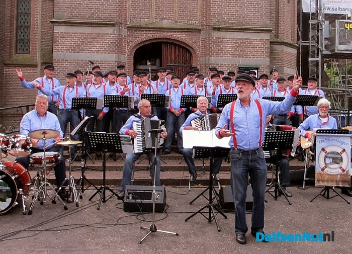 De Stuwzangers zondag naar Westerbork