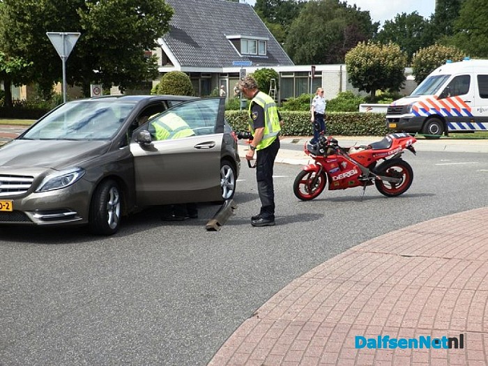 Ongeval met gewonde op rotonde Rondweg Dalfsen