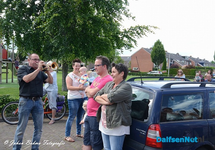 Feest aan de Brandkolkstraat - Foto: Johan Bokma