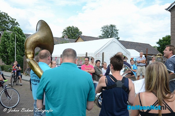 Feest aan de Brandkolkstraat - Foto: Johan Bokma