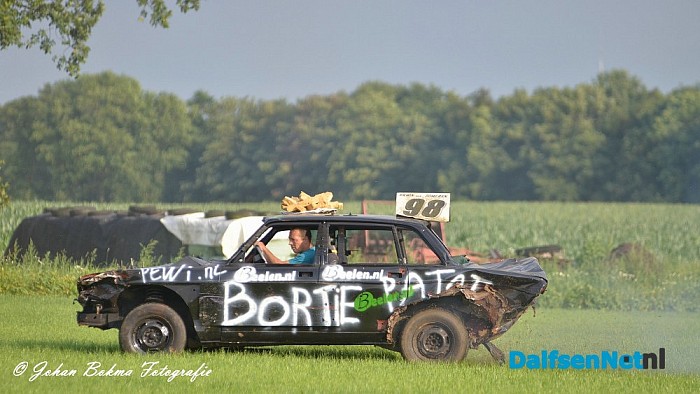 Voorbereidingen Auto rodeo in volle gang.