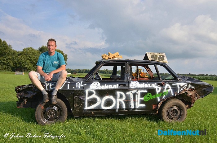 Voorbereidingen Auto rodeo in volle gang.
