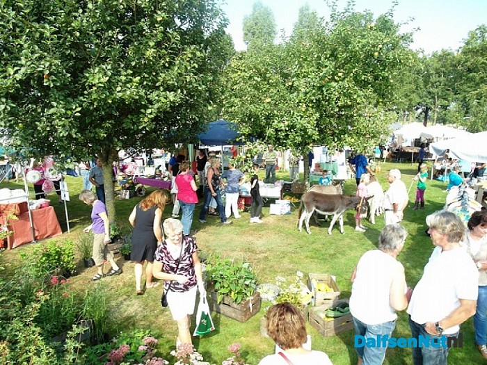 Nazomerse snuffelmarkt op het boerenerf
