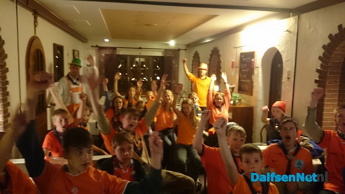 Dalfser Scouts kijken op zomerkamp in Duitsland ook mee - Foto: Robert Bril