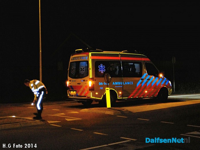 Fietster ten val op rotonde. - Foto: H.G. Foto
