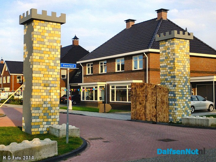 Voorbereidingen Oranjefeest in volle gang. - Foto: H.G. Foto