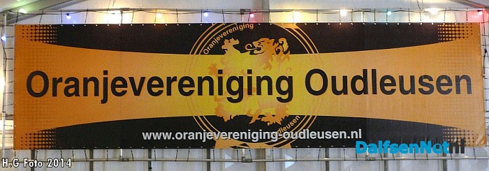Voorbereidingen Oranjefeest in volle gang. - Foto: H.G. Foto