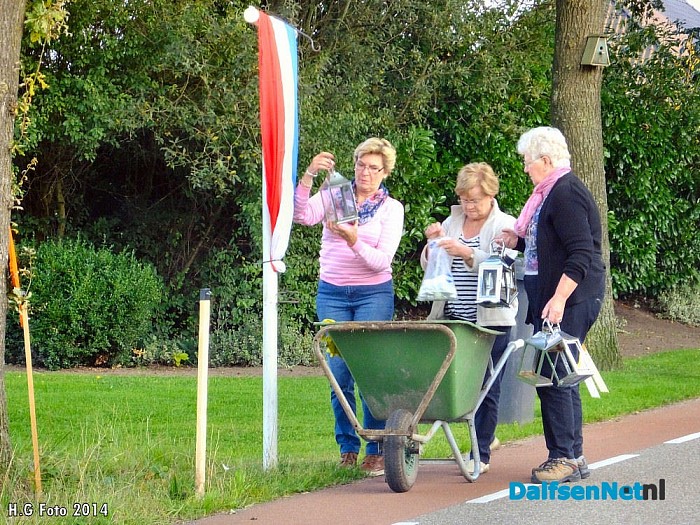 Voorbereidingen Oranjefeest in volle gang. - Foto: H.G. Foto