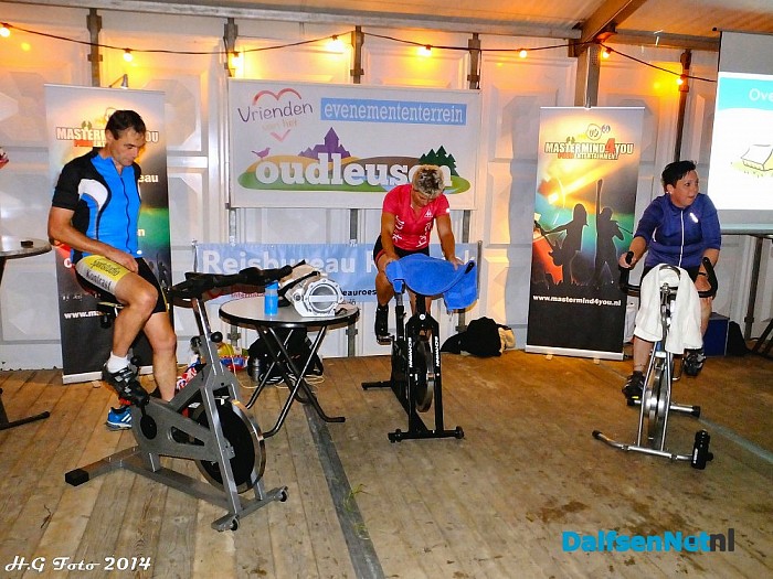 Oranjefeest Oudleusen van start. - Foto: H.G. Foto