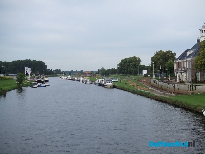 Ommen is volop in het graven aan de Vecht