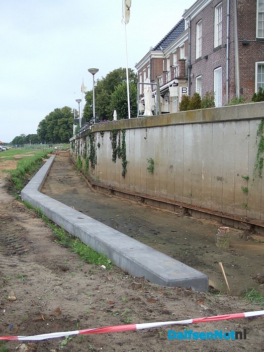 Ommen is volop in het graven aan de Vecht