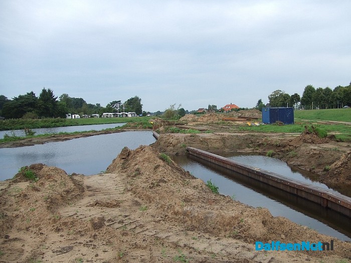 Ommen is volop in het graven aan de Vecht