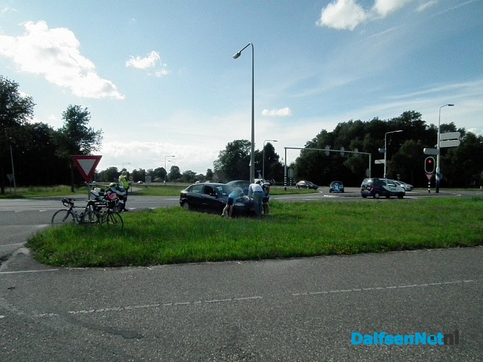 Racefietser botst tegen auto - Foto: Robert Bril