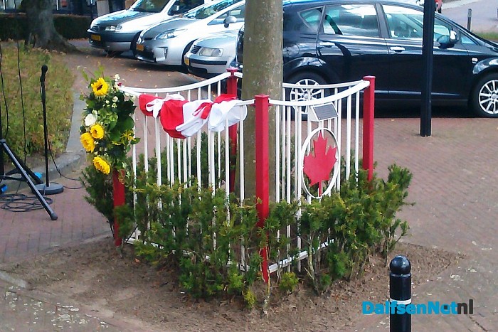 Gedenkplaat aan de Canadastraat in Heino onthuld