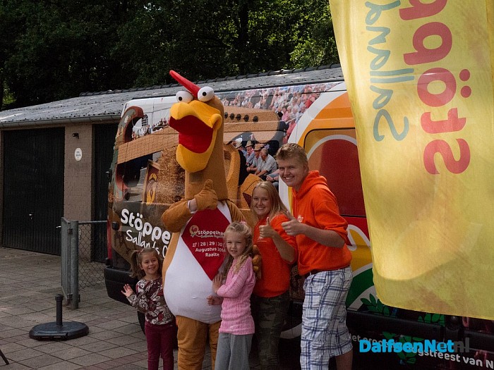 Stöppelhaene promotiebus op Camping Starnbosch