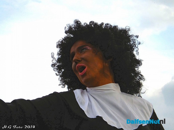 Sister act winnaar optocht Oudleusen. - Foto: H.G. Foto