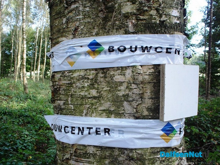Tape aan de bomen