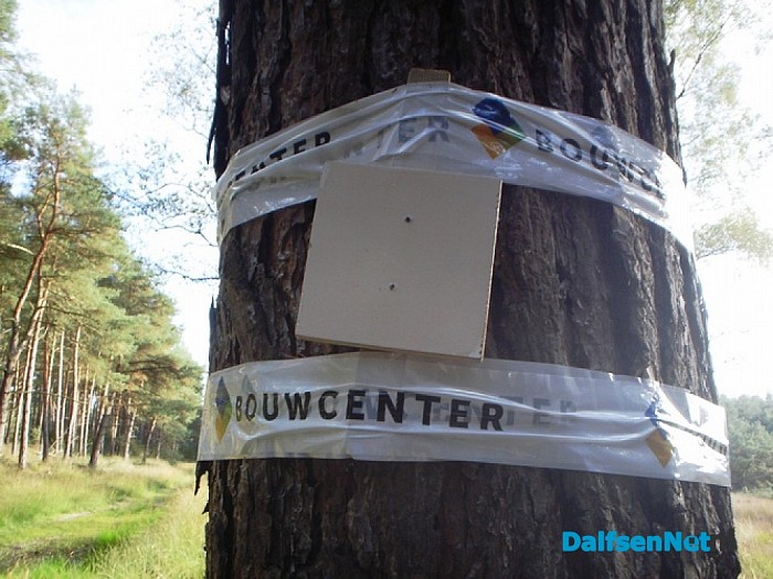 Tape aan de bomen