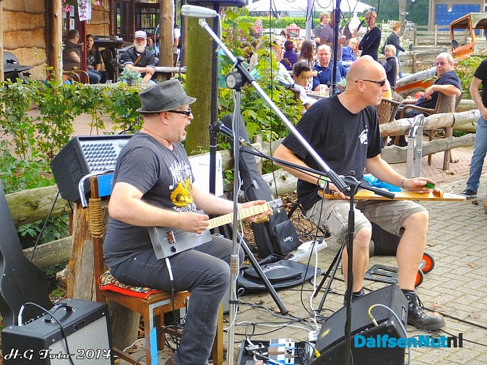 1e cigarbox guitar festival een succes. - Foto: H.G. Foto