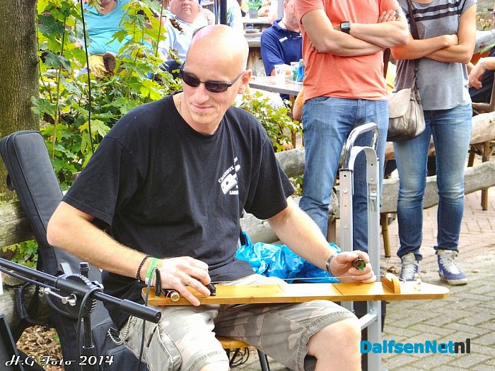 1e cigarbox guitar festival een succes. - Foto: H.G. Foto