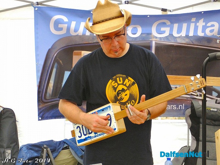 1e cigarbox guitar festival een succes. - Foto: H.G. Foto