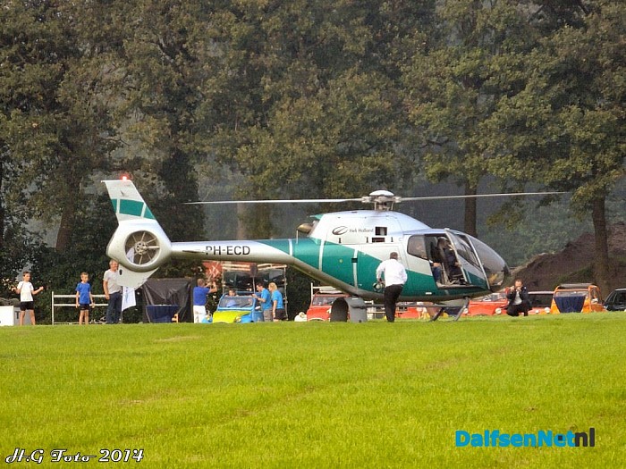 Helikopter aan de Welsummerweg. - Foto: H.G. Foto