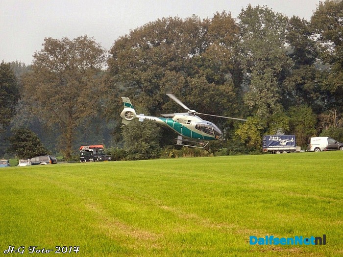 Helikopter aan de Welsummerweg. - Foto: H.G. Foto