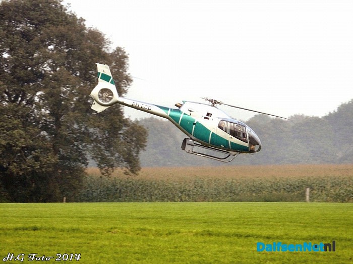 Helikopter aan de Welsummerweg. - Foto: H.G. Foto