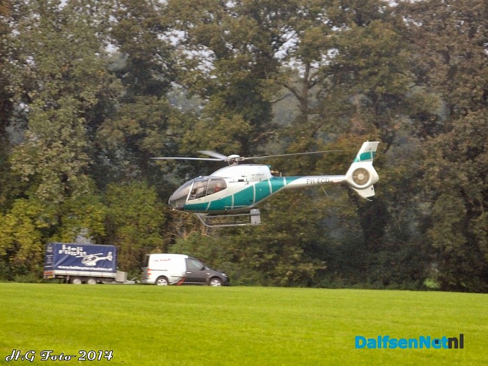 Helikopter aan de Welsummerweg. - Foto: H.G. Foto