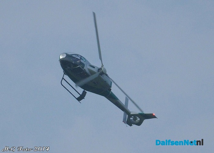 Helikopter aan de Welsummerweg. - Foto: H.G. Foto