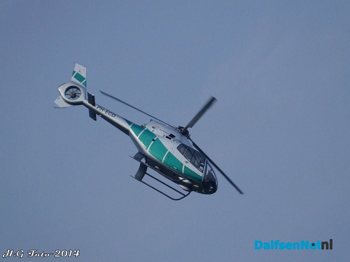 Helikopter aan de Welsummerweg. - Foto: H.G. Foto