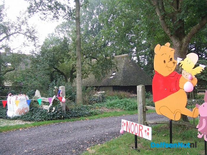 Noor is geboren en ligt in een kribbe….