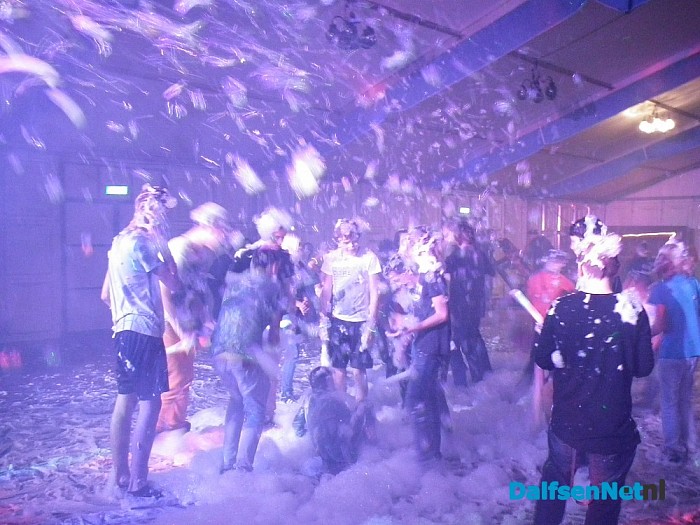 Teenage schuimparty Nieuwleusen - Foto: Robert Bril