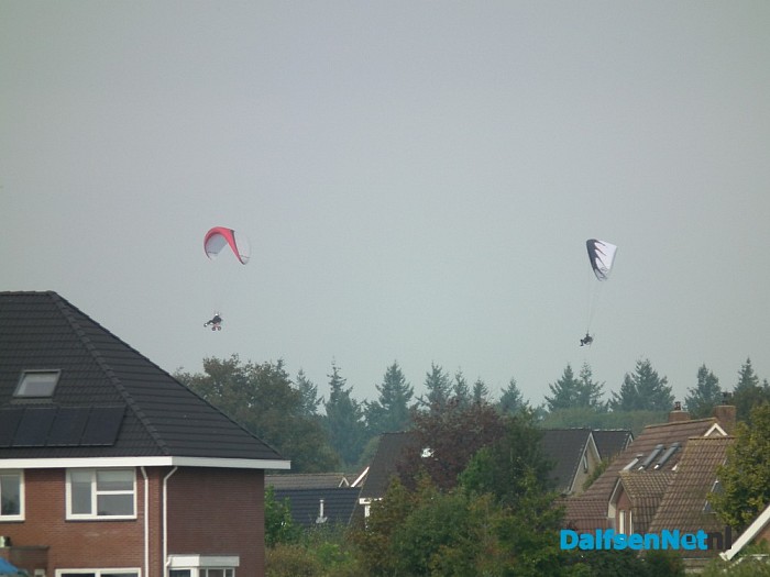 Paramoteurs boven Hoonhorst - Foto: Robert Bril