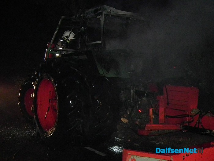 Tractorbrand tijdig geblust op de Vilstersedijk - Foto: Robert Bril