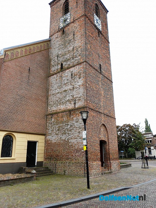 Kerk in Heino aan de buitenkant onder handen