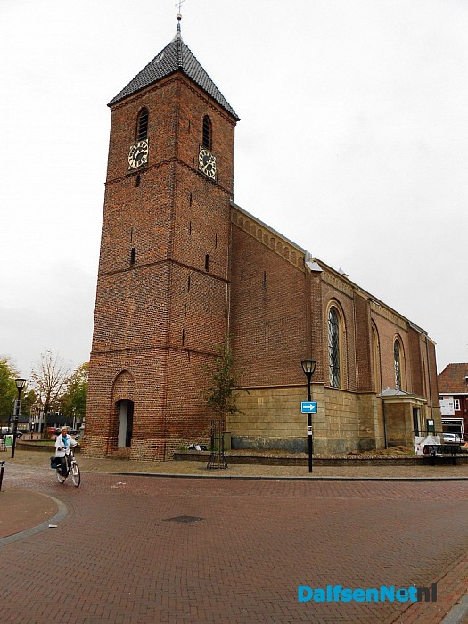 Kerk in Heino aan de buitenkant onder handen