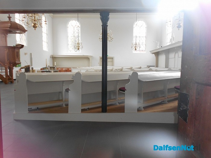 Kerk in Heino aan de buitenkant onder handen